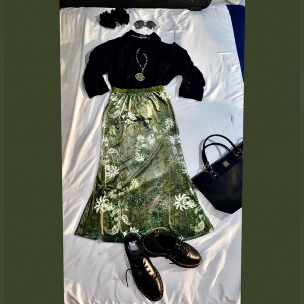 FLORAL A-LINE SHIMMER SKIRT | Shimmery Floral A-line Skirt | Women’s Size 6 - Picture 3 of 11